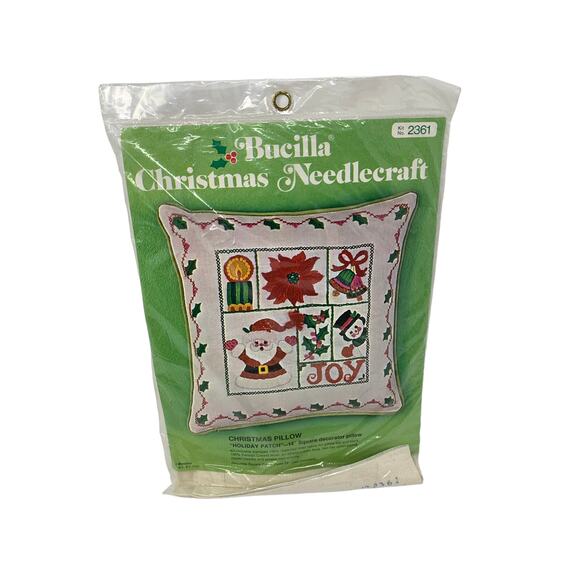 VTG Bucilla 2361 Christmas Needlecraft Kit Christmas Pillow Holiday Patch NEW - Picture 1 of 4